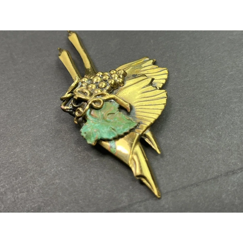 Vintage Geese Goose Flying w/ Grapes Flock Gold Tone Brooch Pin 4